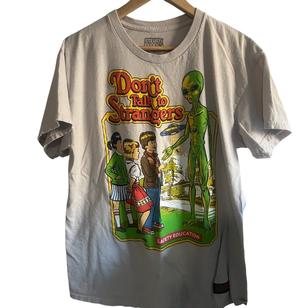 Alien t-shirt Dont talk to stragers  size large